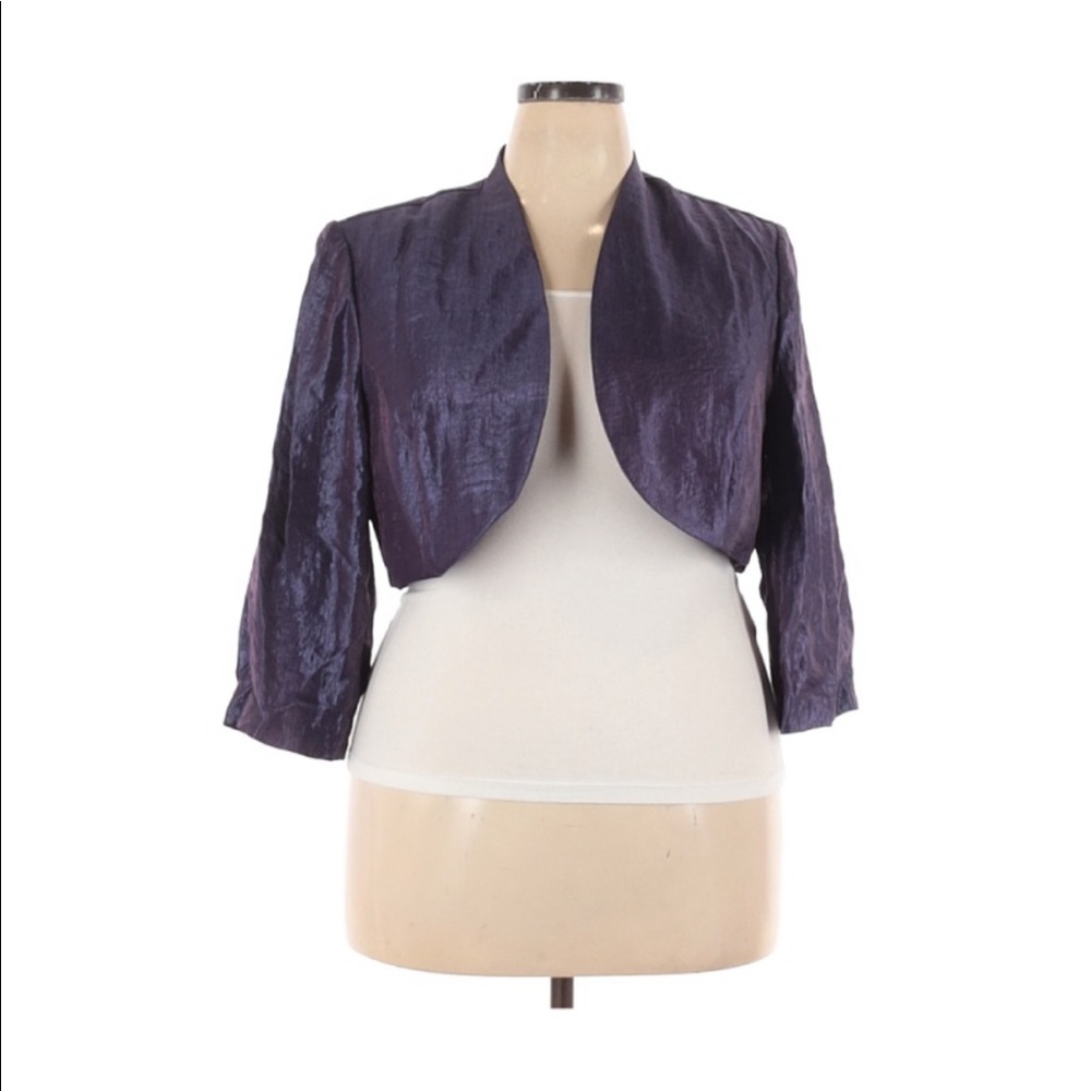 Women’s plus size shrug
